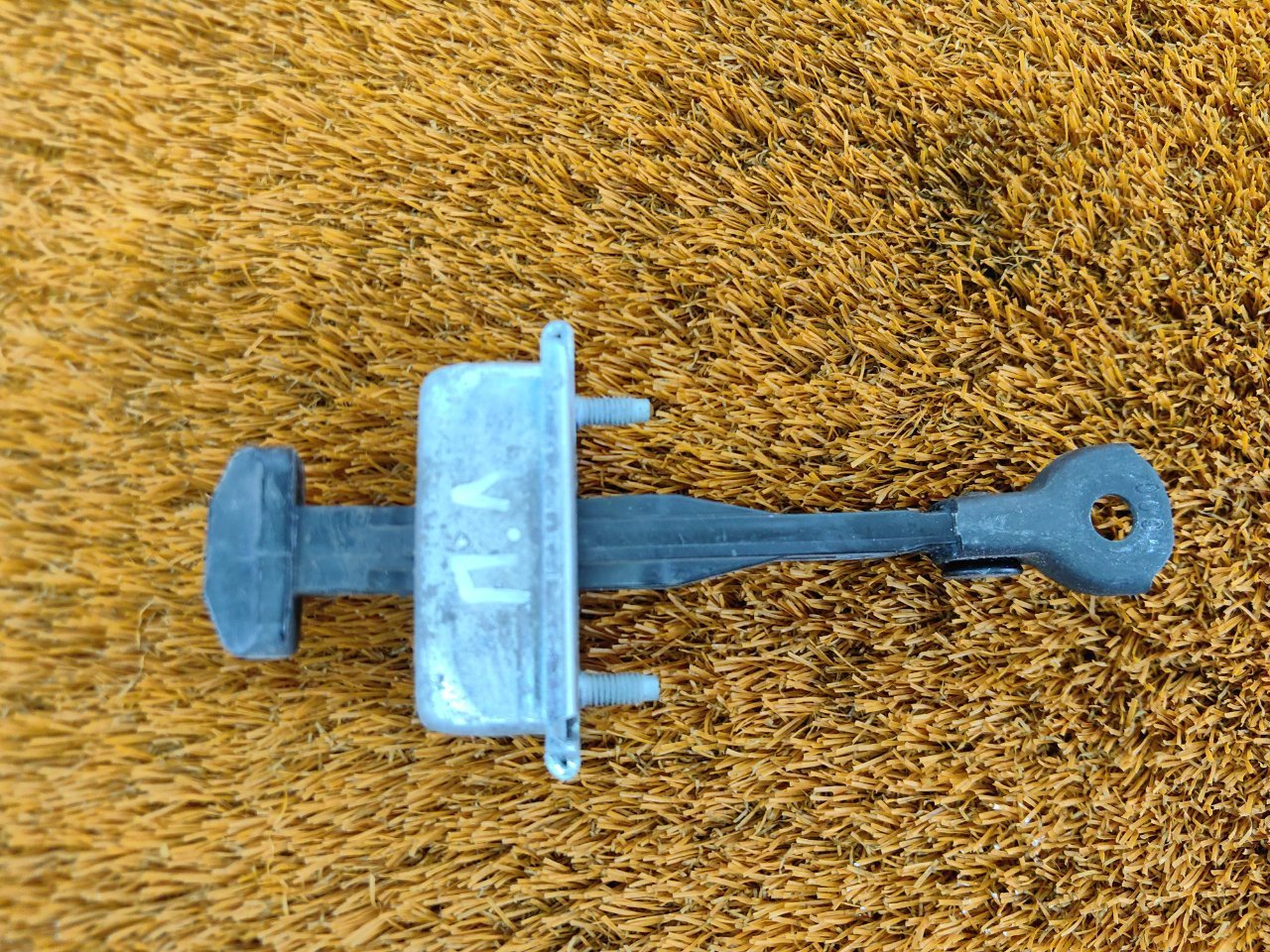 Ограничитель двери