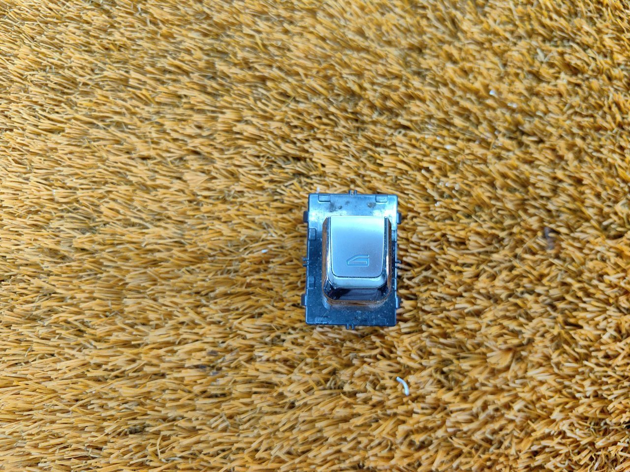 Кнопка стеклоподъемника