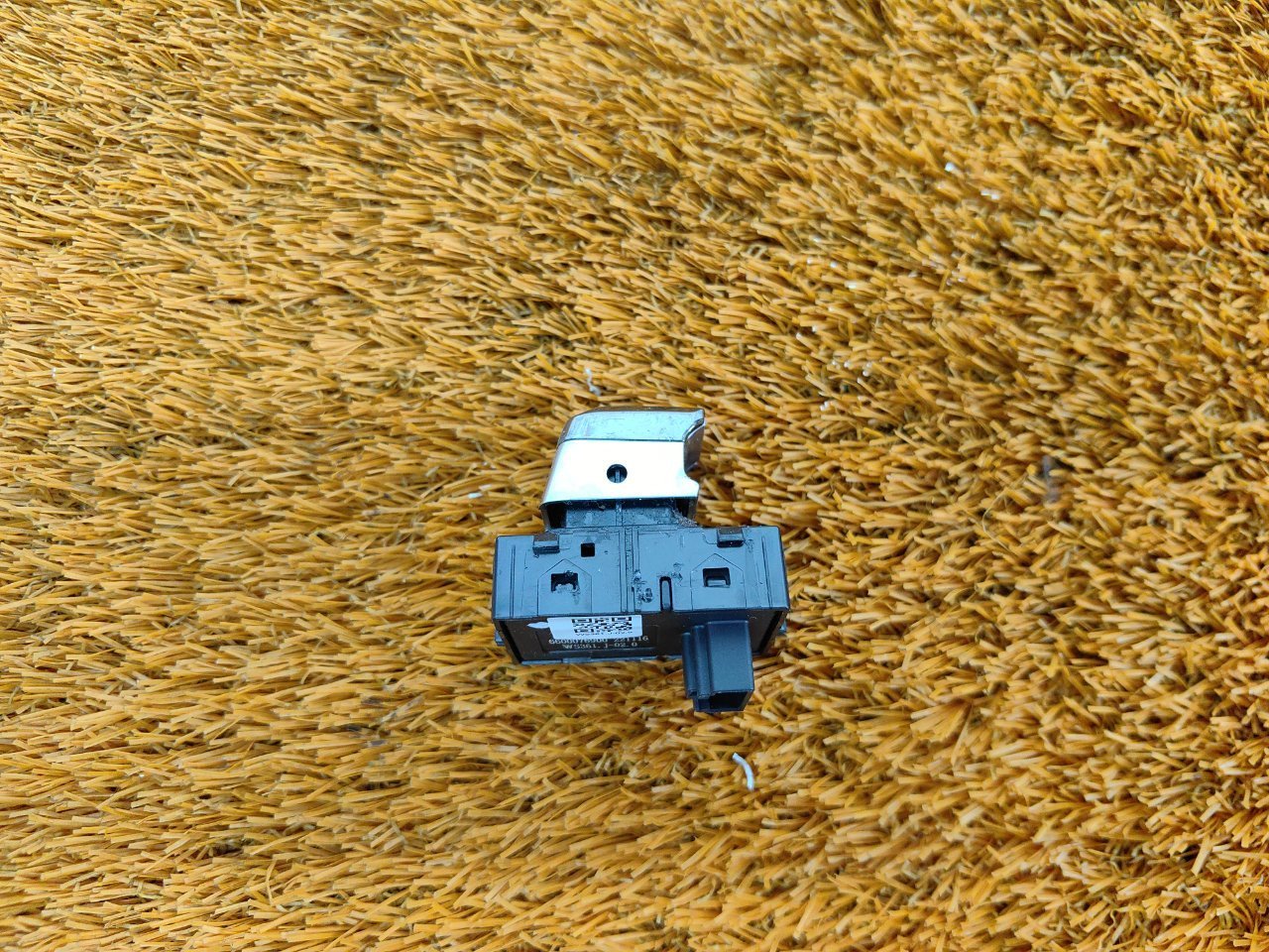 Кнопка стеклоподъемника