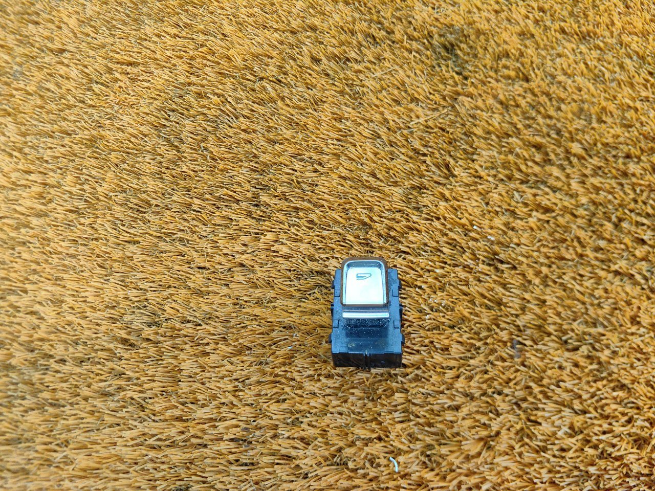 Кнопка стеклоподъемника