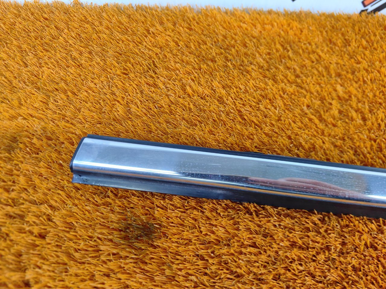 Молдинг стекла