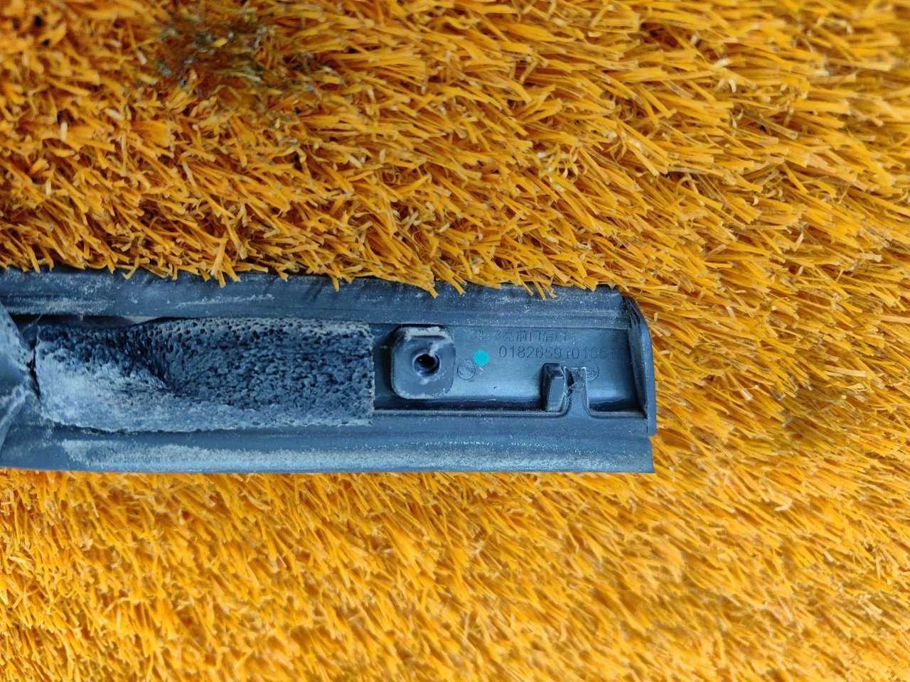 Молдинг стекла