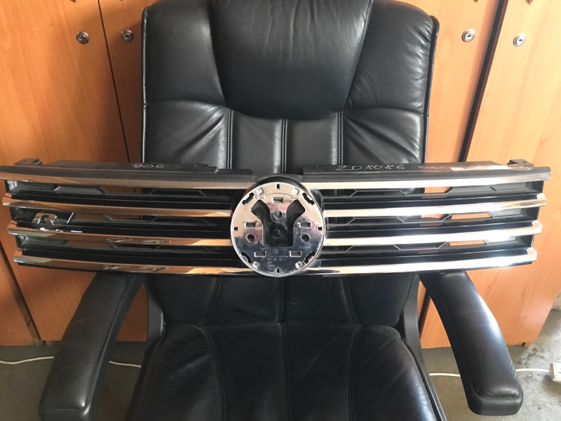 Решетка радиатора VOLKSWAGEN TOUAREG 2016 7P6853651JZLL R-LINE