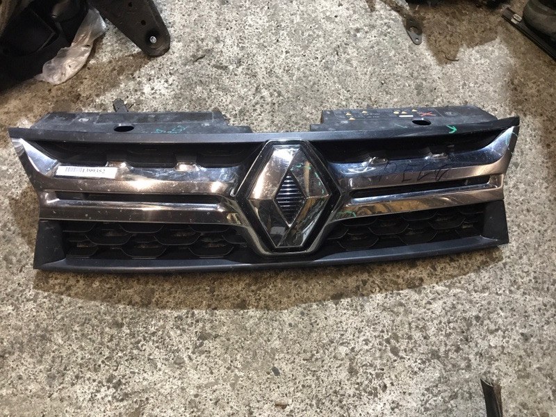 Решетка радиатора Renault Duster С ДЕФЕКТАМИ 623103564R 1 РЕСТАЙЛ