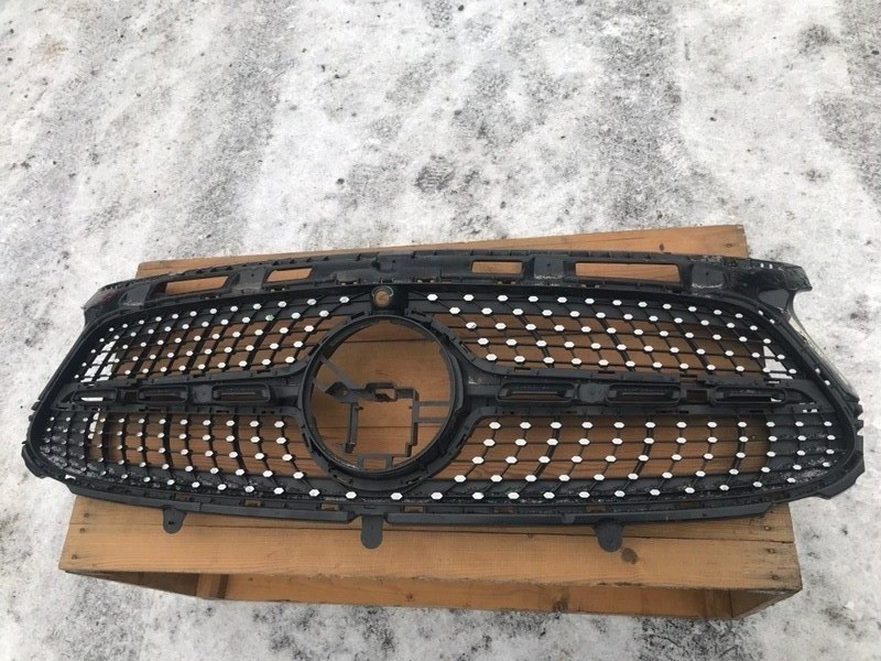 Решетка радиатора Mercedes GLA A2478883901 H247