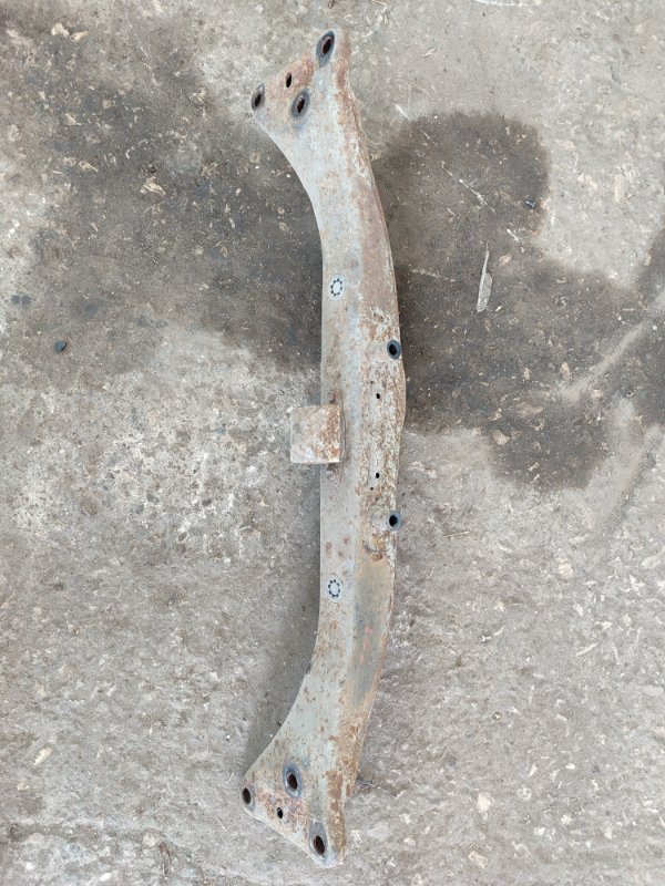 Балка подвески Toyota carina 1993 ST190