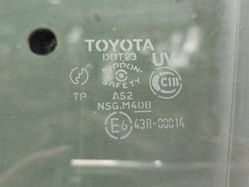 Стекло боковой двери - Toyota RAV 4 CA20 (2000-2005)
