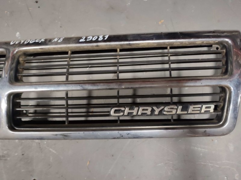 Решетка радиатора (капота) - Chrysler Voyager (1984-1995)