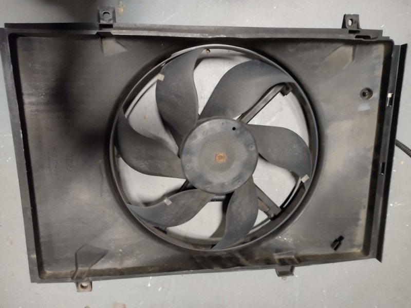 Вентилятор радиатора основного - Volvo V40 (1995-2004)