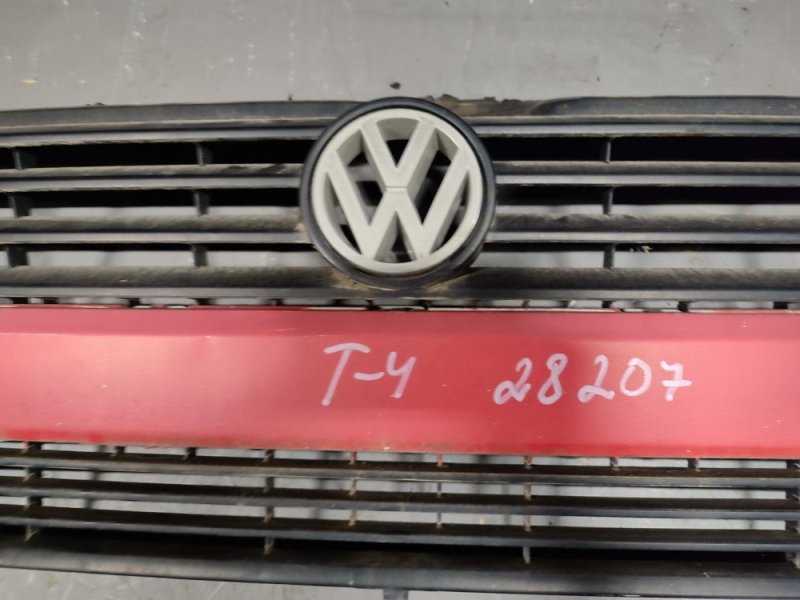 Решетка радиатора (капота) - Volkswagen Transporter T4 (1991-2003)