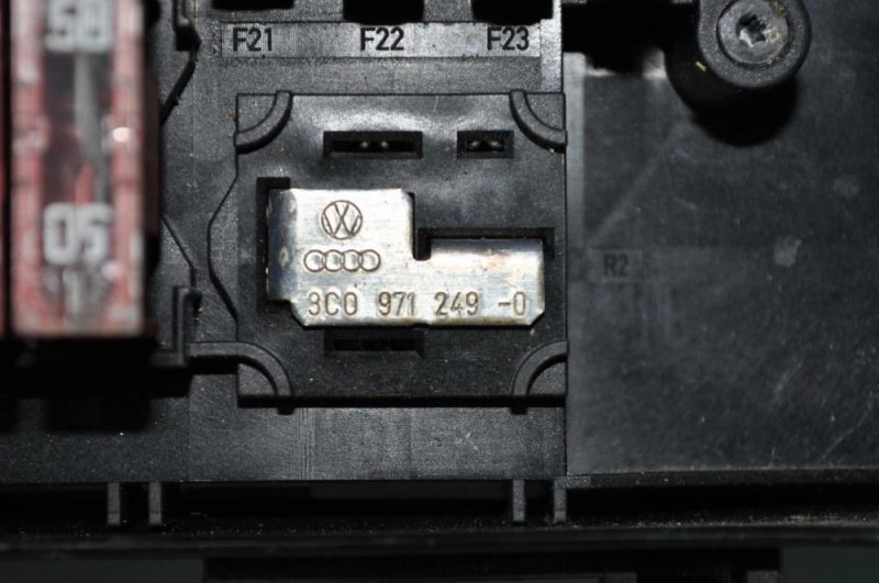 Блок предохранителей - Volkswagen Golf 5 (2003-2009)