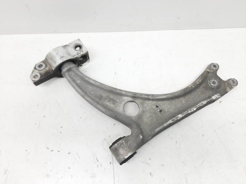 Рычаг передний правый