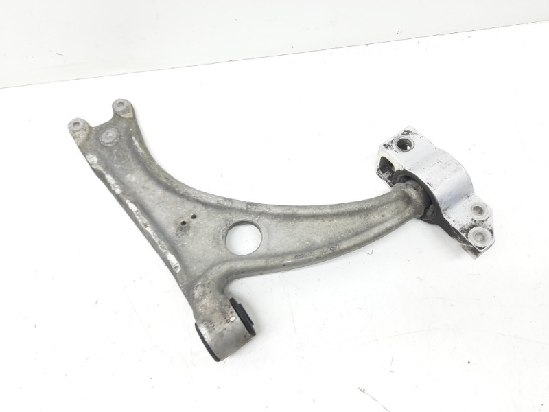 Рычаг передний левый