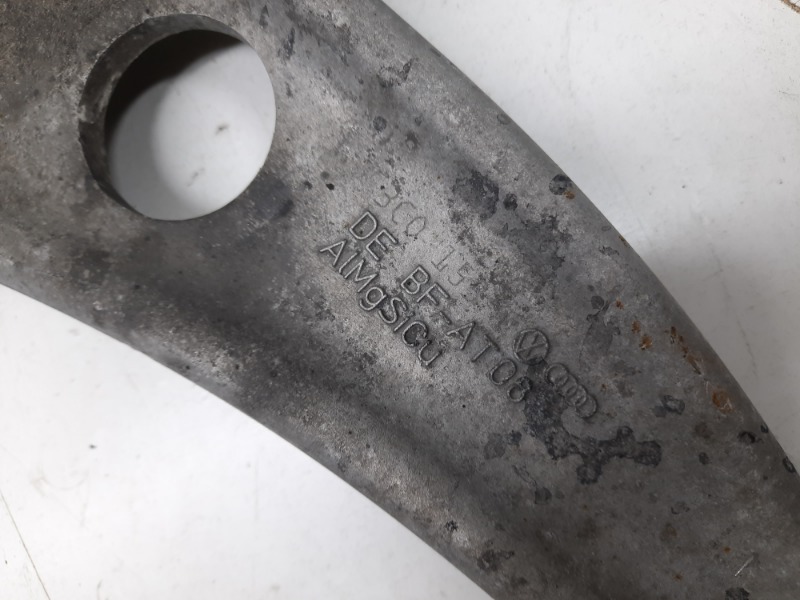 Рычаг передний левый