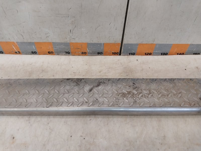 Подножка правая