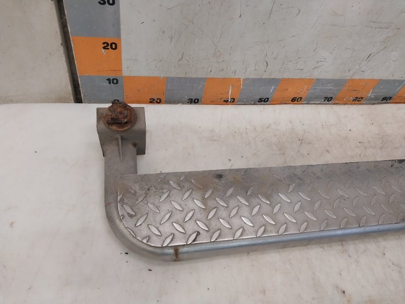 Подножка правая