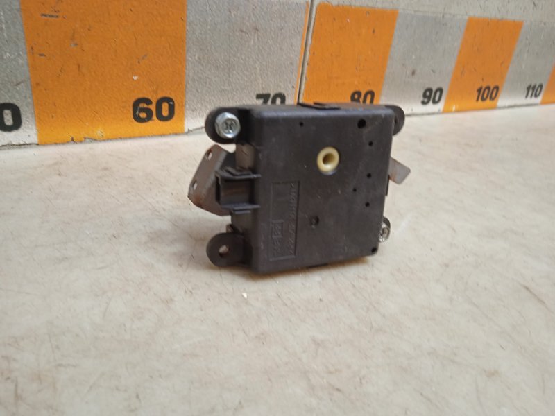 Моторчик заслонки печки