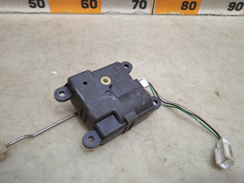 Моторчик заслонки печки