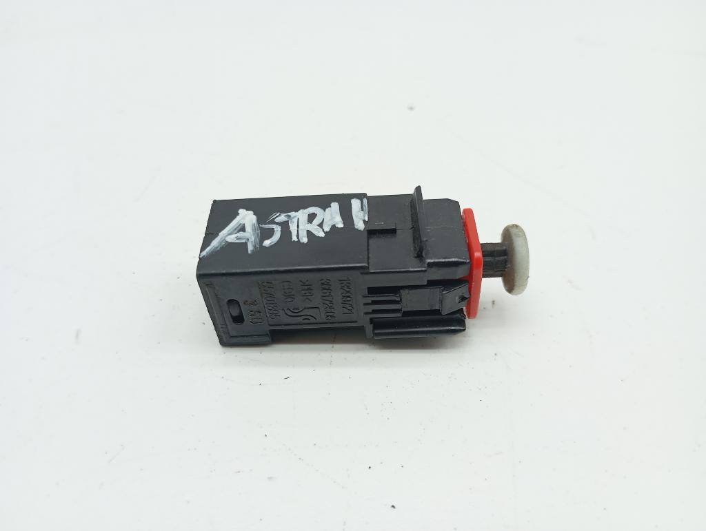 Датчик включения стопсигнала Opel Astra H