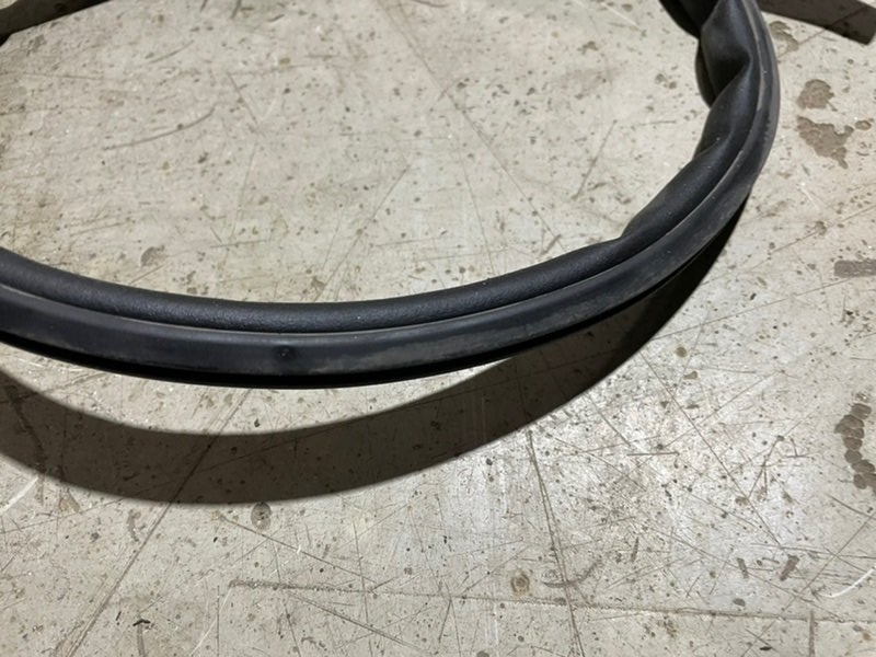 Уплотнитель капота