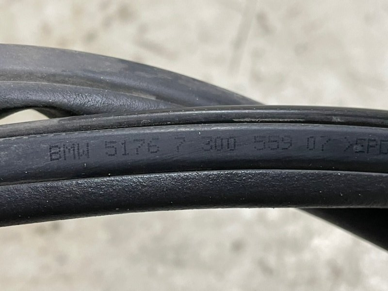 Уплотнитель капота